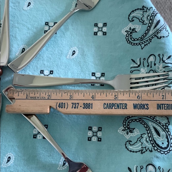 Oneida "Moda" pattern 18/10 NWOT Salad Forks Set/8 - Picture 11 of 12